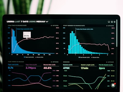 Antarmuka analisis data olahraga dengan grafik dan diagram interaktif